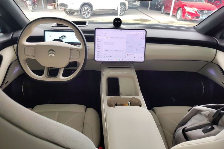 Used Nio ET5 2025 75 kWh Center Console