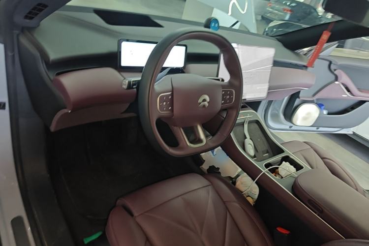 Used Nio ET5 2025 75 kWh Center Console