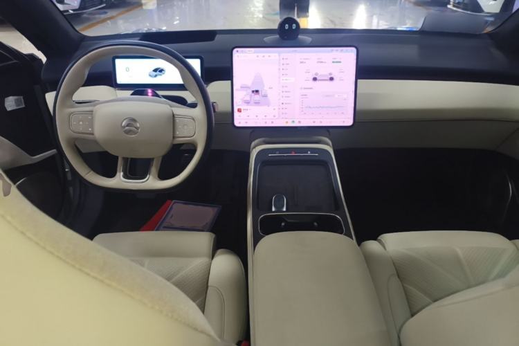 Used Nio ET5 2025 75 kWh Center Console