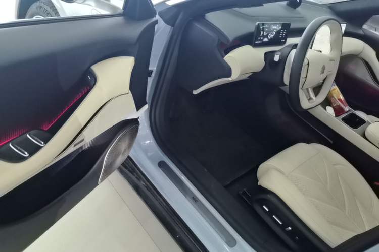 Used Nio ET5 2025 75 kWh Driver Seat
