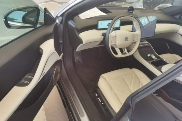 Used Nio ET5 2025 75 kWh Driver Seat