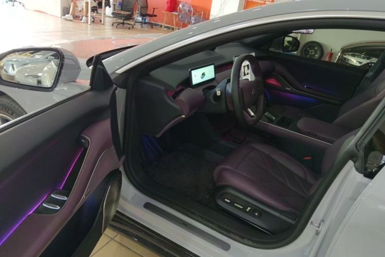 Used Nio ET5 2025 75 kWh Driver Seat