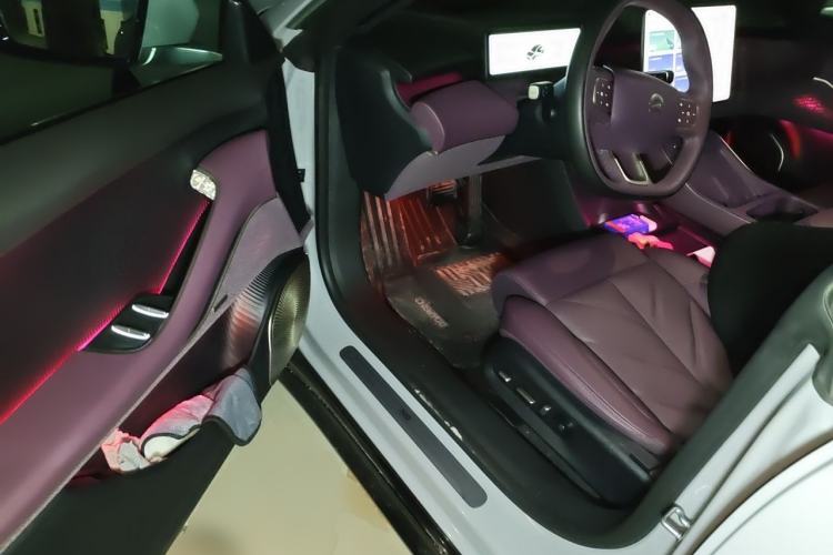 Used Nio ET5 2025 75 kWh Driver Seat