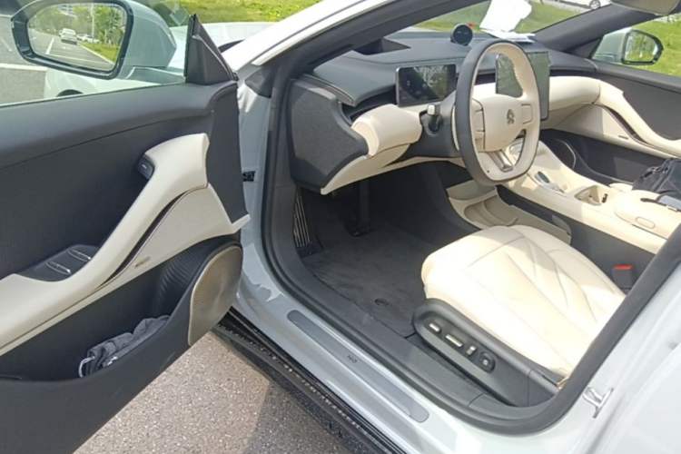Used Nio ET5 2025 75 kWh Driver Seat