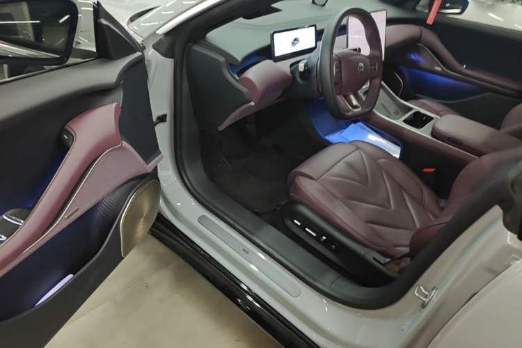 Used Nio ET5 2025 75 kWh Driver Seat