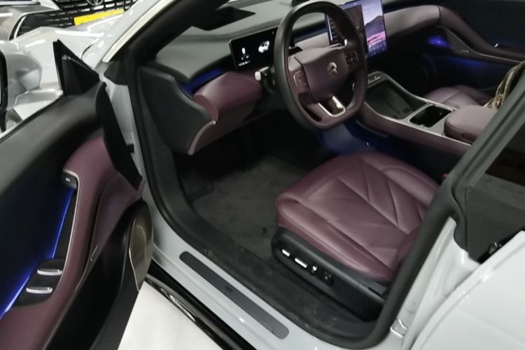 Used Nio ET5 2025 75 kWh Driver Seat