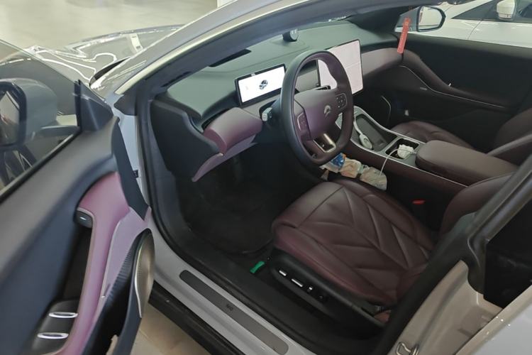 Used Nio ET5 2025 75 kWh Driver Seat