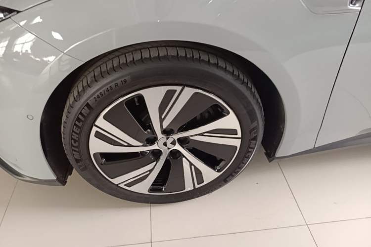 Used Nio ET5 2025 75 kWh Exterior 4