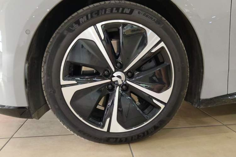 Used Nio ET5 2025 75 kWh Exterior 4
