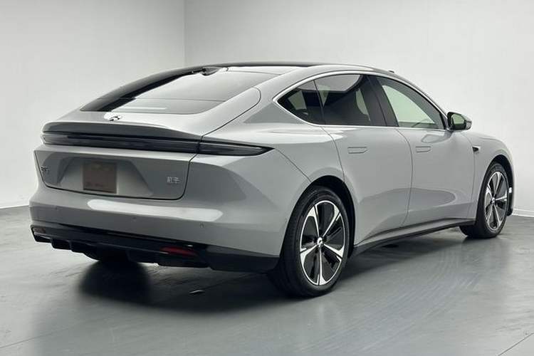 Used Nio ET5 2025 75 kWh Exterior 4