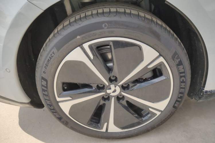Used Nio ET5 2025 75 kWh Exterior 5