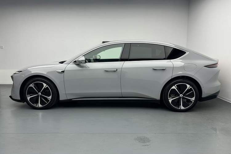 Used Nio ET5 2025 75 kWh Exterior 6