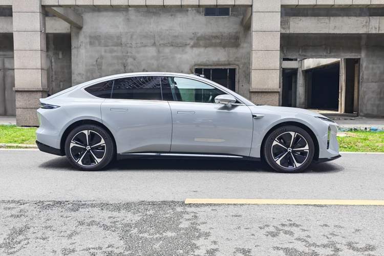 Used Nio ET5 2025 75 kWh Exterior 6