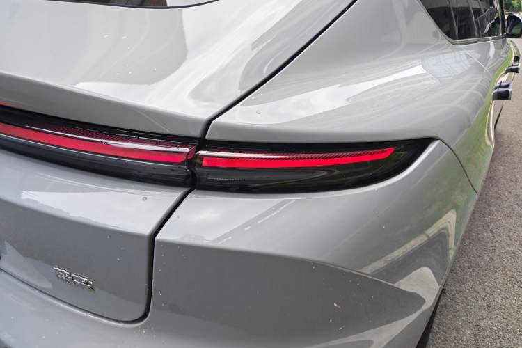 Used Nio ET5 2025 75 kWh Exterior 7