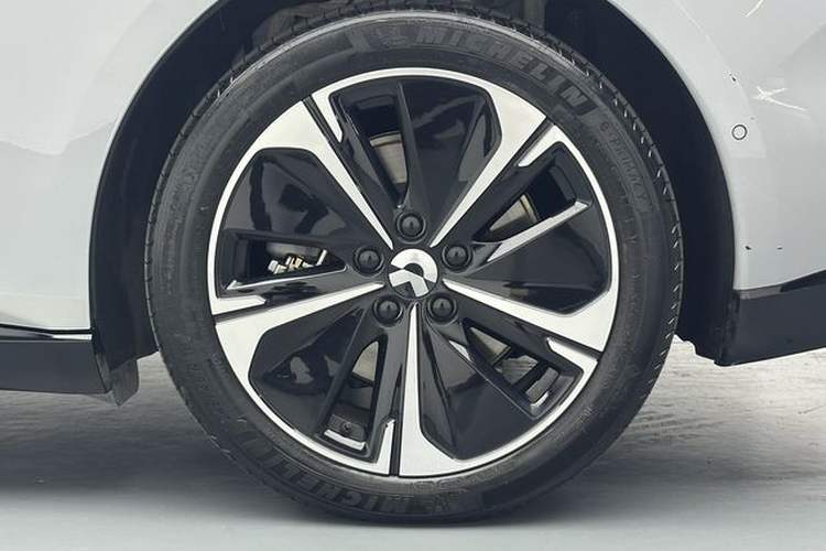 Used Nio ET5 2025 75 kWh Exterior 8