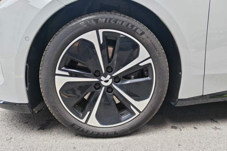 Used Nio ET5 2025 75 kWh Exterior 8