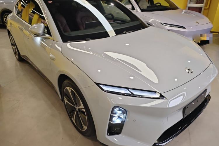 Used Nio ET5 2025 75 kWh Front Right 45 Deg