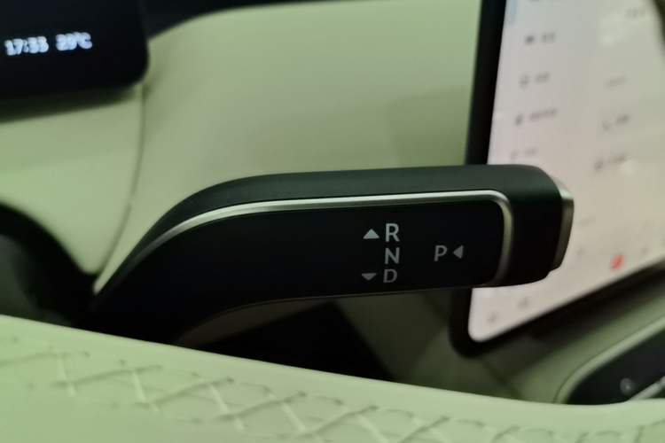 Used Nio ET5 2025 75 kWh Gear Lever