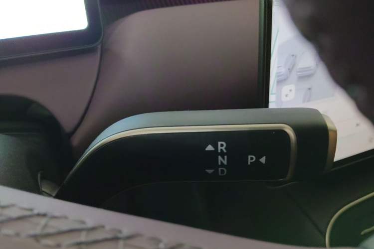 Used Nio ET5 2025 75 kWh Gear Lever