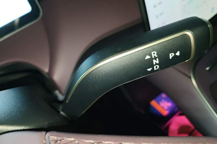 Used Nio ET5 2025 75 kWh Gear Lever
