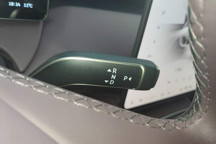 Used Nio ET5 2025 75 kWh Gear Lever