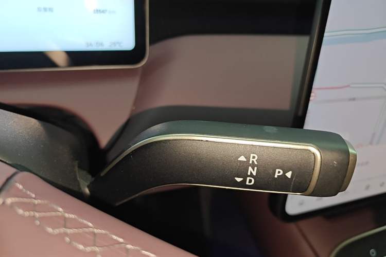 Used Nio ET5 2025 75 kWh Gear Lever
