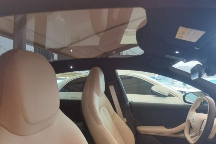 Used Nio ET5 2025 75 kWh Headliner