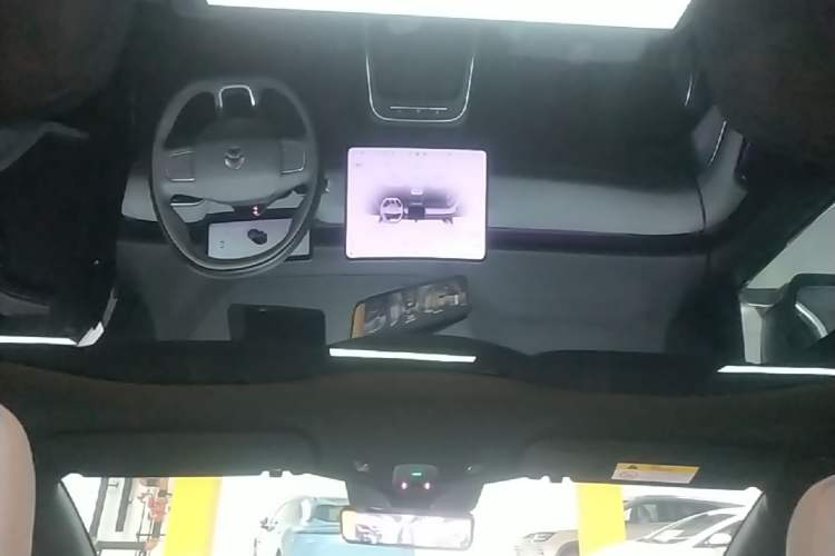 Used Nio ET5 2025 75 kWh Headliner