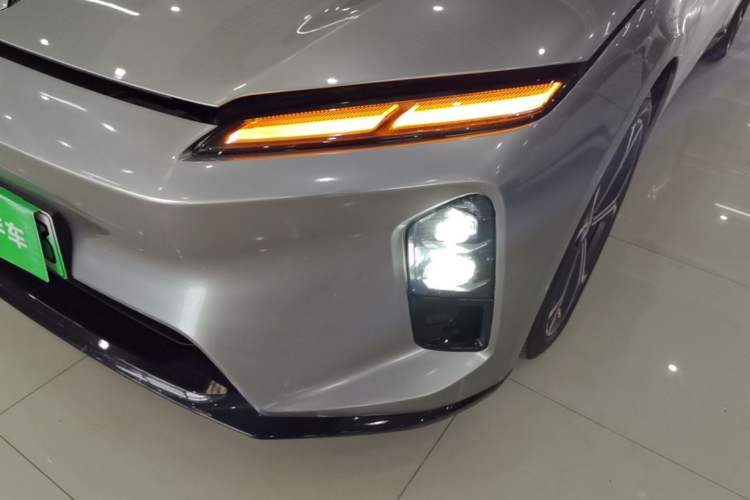 Used Nio ET5 2025 75 kWh Left Front Headlight