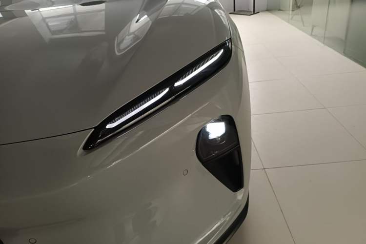 Used Nio ET5 2025 75 kWh Left Front Headlight