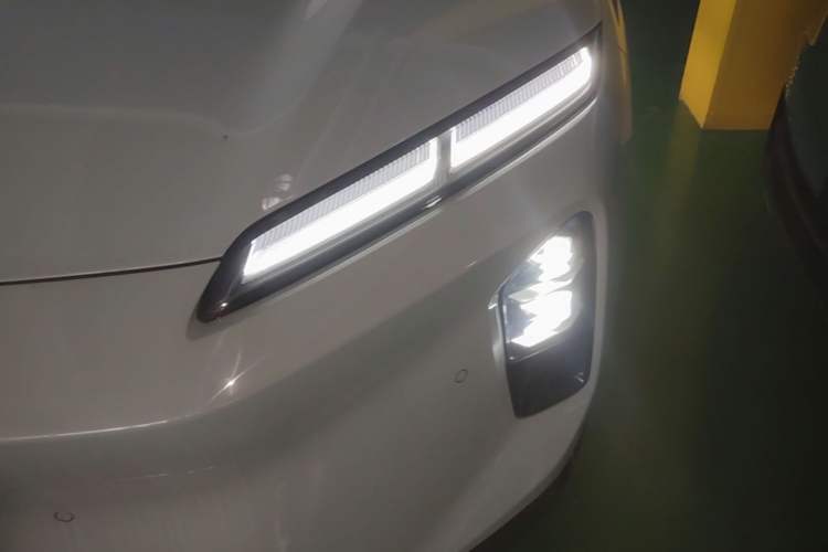 Used Nio ET5 2025 75 kWh Left Front Headlight