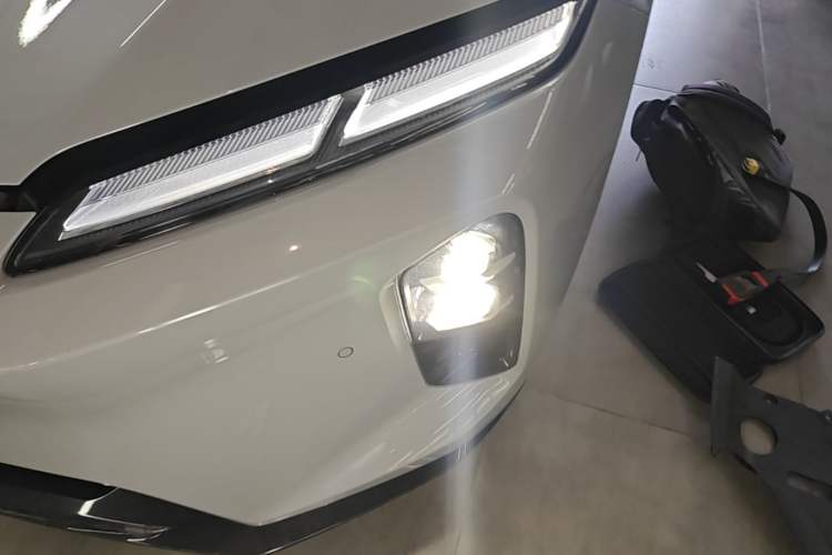 Used Nio ET5 2025 75 kWh Left Front Headlight