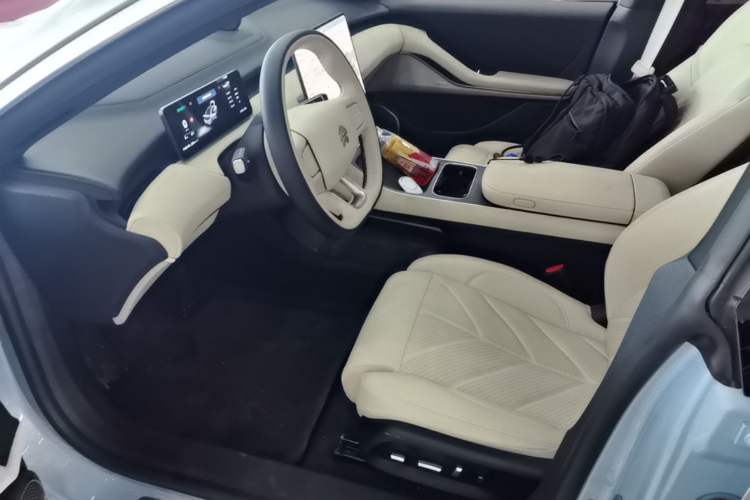 Used Nio ET5 2025 75 kWh Left Front Seat