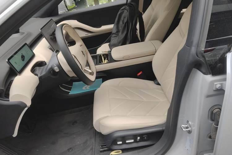 Used Nio ET5 2025 75 kWh Left Front Seat