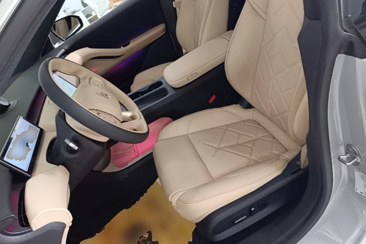 Used Nio ET5 2025 75 kWh Left Front Seat