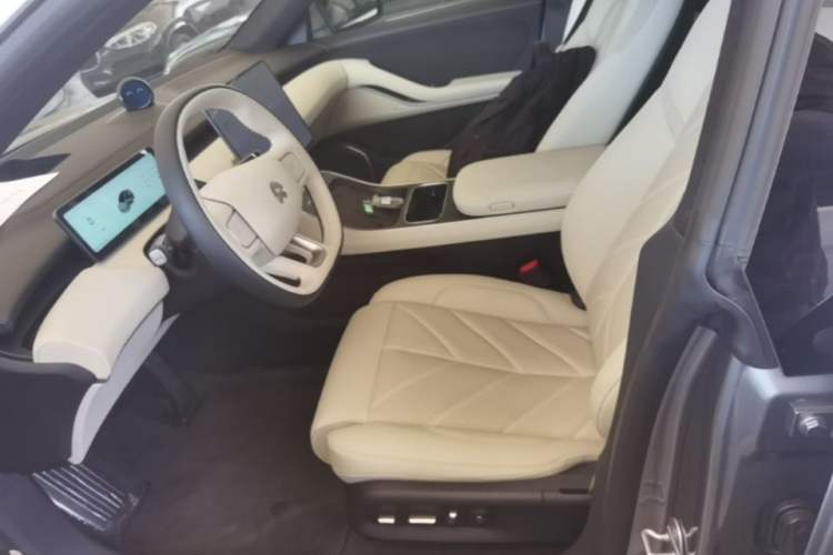 Used Nio ET5 2025 75 kWh Left Front Seat