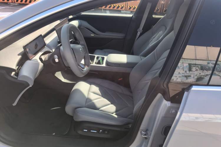 Used Nio ET5 2025 75 kWh Left Front Seat
