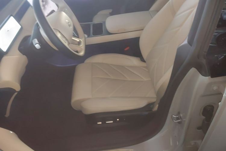 Used Nio ET5 2025 75 kWh Left Front Seat