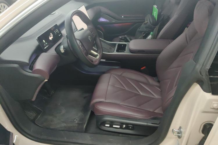 Used Nio ET5 2025 75 kWh Left Front Seat