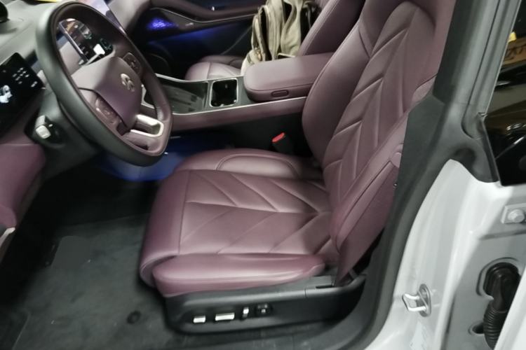 Used Nio ET5 2025 75 kWh Left Front Seat