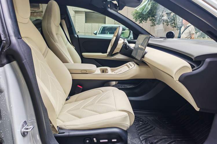 Used Nio ET5 2025 75 kWh Left Front Seat