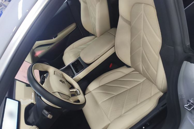Used Nio ET5 2025 75 kWh Left Front Seat