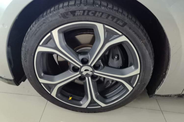 Used Nio ET5 2025 75 kWh Left Front Wheel Hub