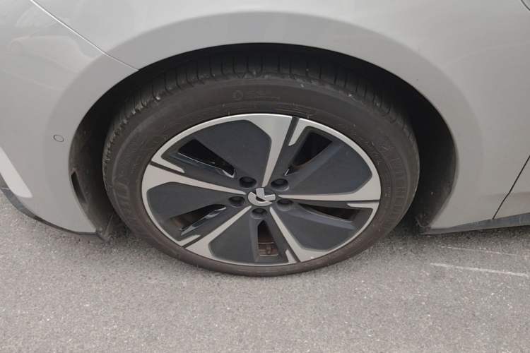 Used Nio ET5 2025 75 kWh Left Front Wheel Hub