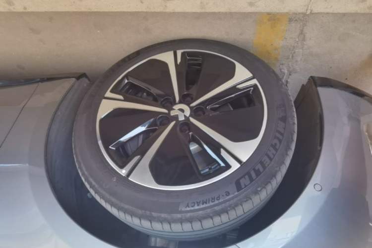Used Nio ET5 2025 75 kWh Left Front Wheel Hub
