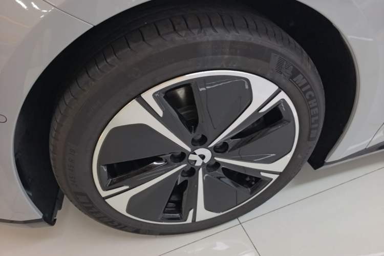 Used Nio ET5 2025 75 kWh Left Front Wheel Hub