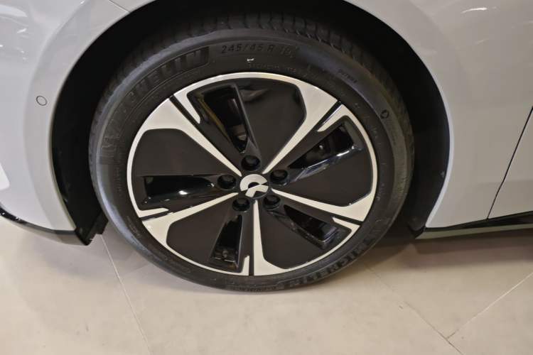 Used Nio ET5 2025 75 kWh Left Front Wheel Hub