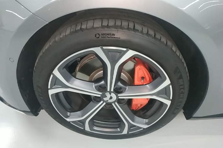 Used Nio ET5 2025 75 kWh Left Front Wheel Hub