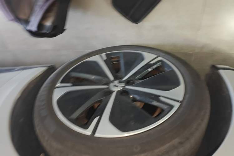 Used Nio ET5 2025 75 kWh Left Front Wheel Hub