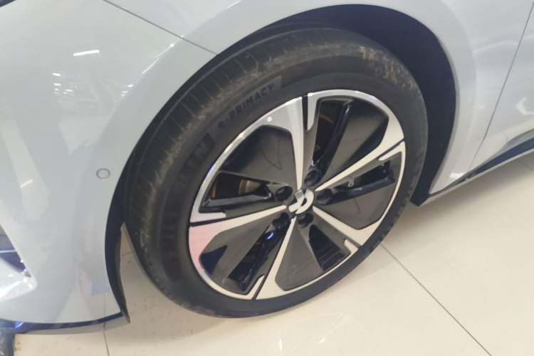Used Nio ET5 2025 75 kWh Left Front Wheel Hub